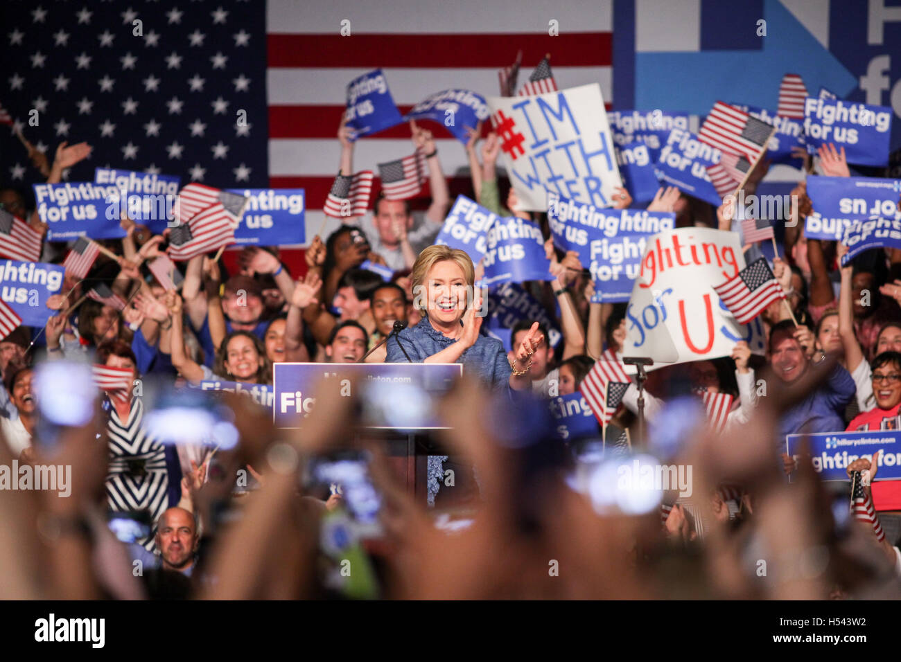 Presidential Candidate Hillary Clinton arriving to a cheering crowd of ...