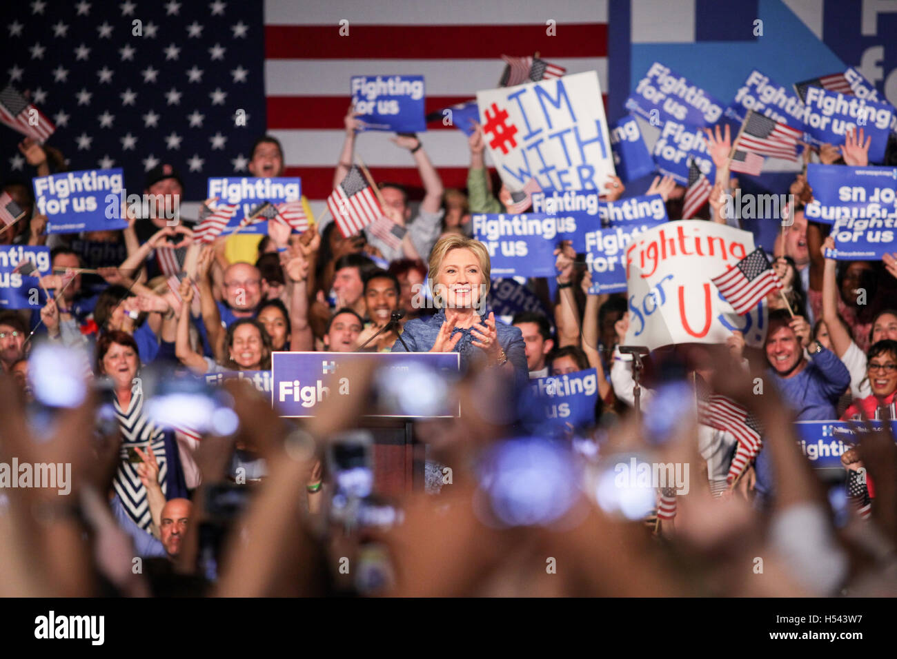 Presidential Candidate Hillary Clinton arriving to a cheering crowd of ...