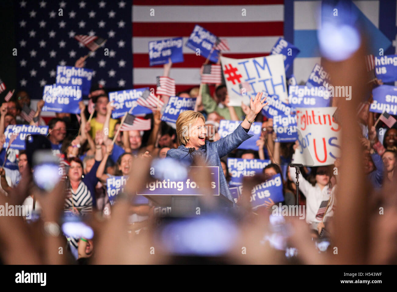Presidential Candidate Hillary Clinton arriving to a cheering crowd of ...