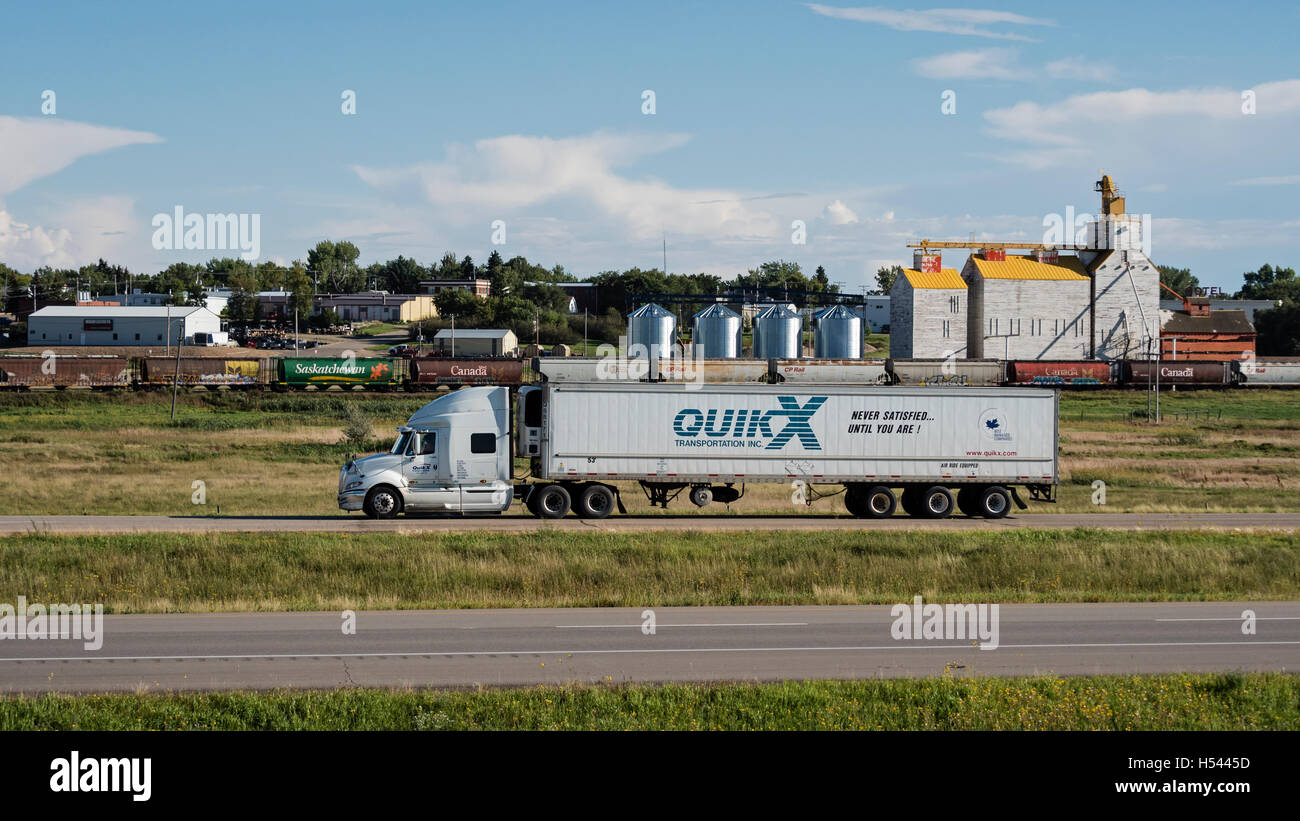 Semi tractor trailer hi-res stock photography and images - Alamy