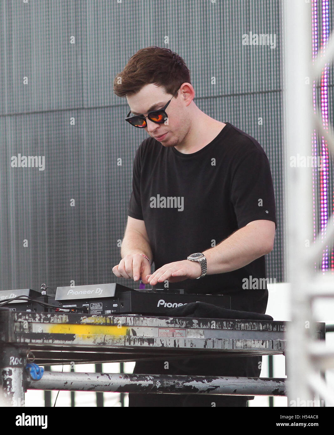 Sirius xm dj hires stock photography and images Alamy