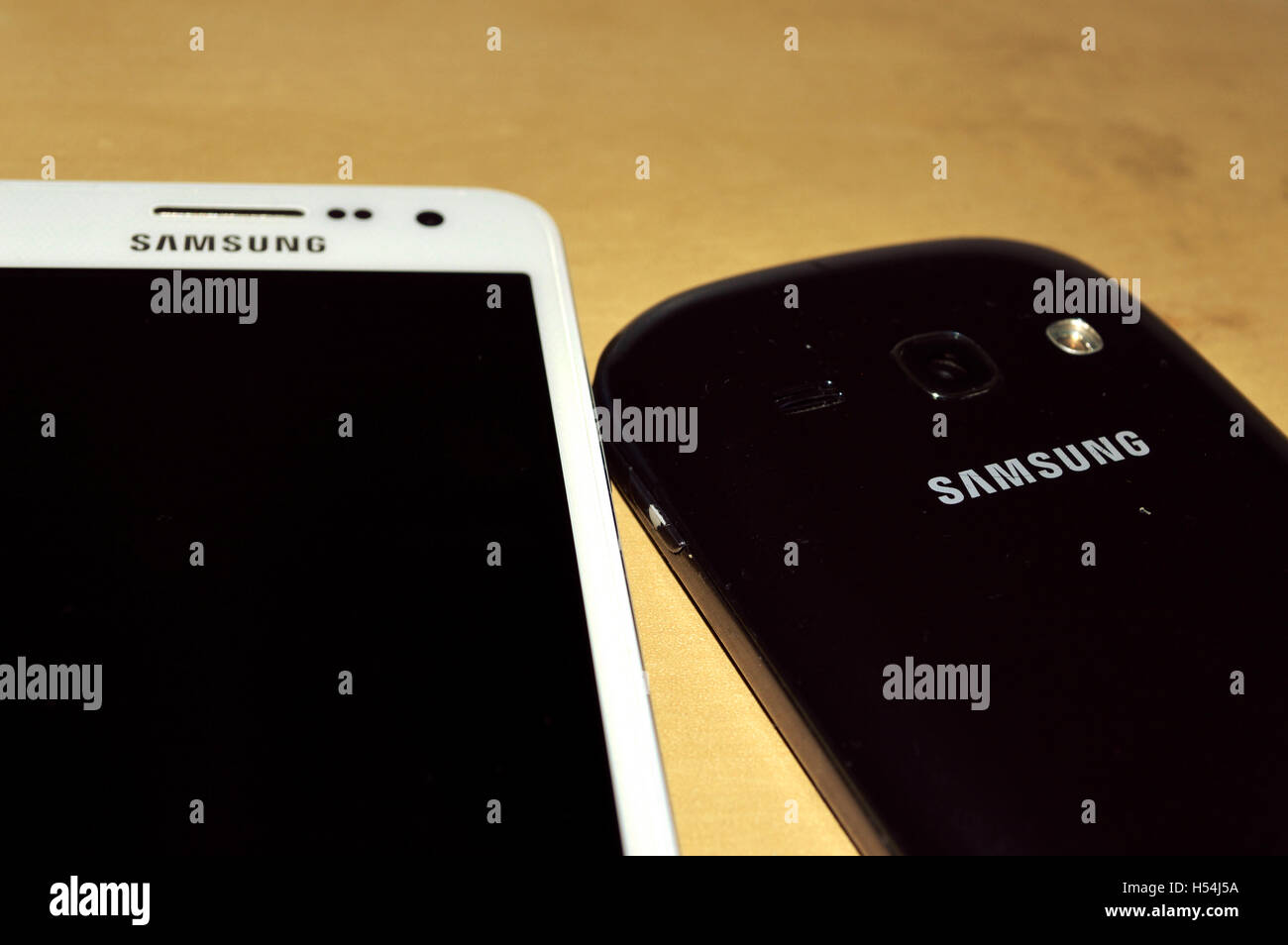 Samsung Phones Hi Res Stock Photography And Images Alamy