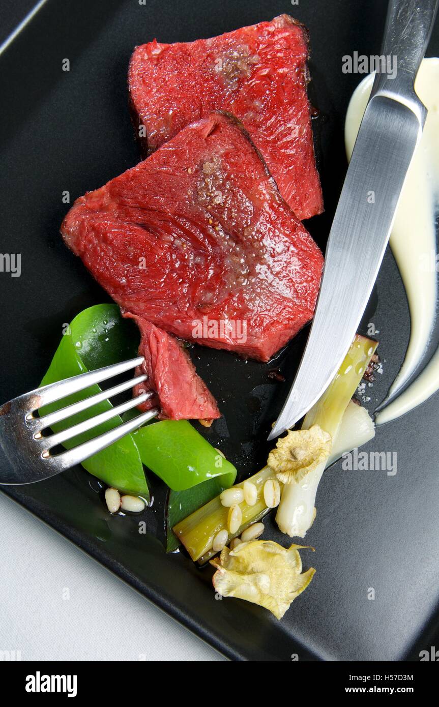 beef steak with cream and mixed vegetables Stock Photo - Alamy