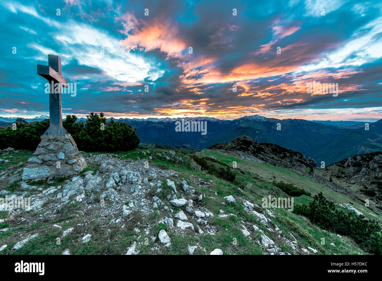 Summit symbol hi-res stock photography and images - Alamy