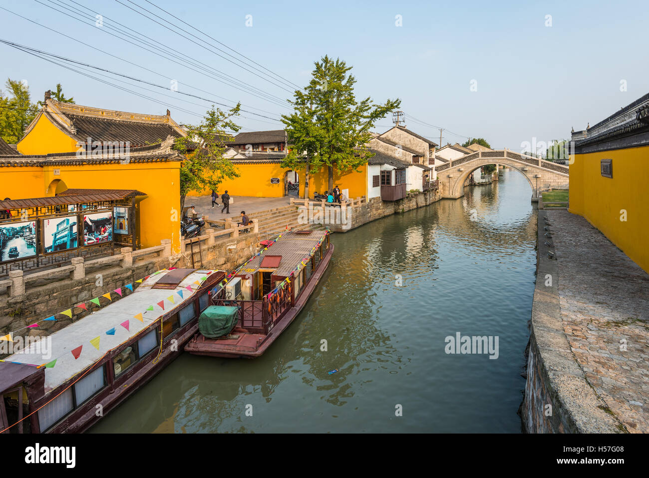 Suzhou old town canal and folk houses in Suzhou, Jiangsu, China Stock Photo