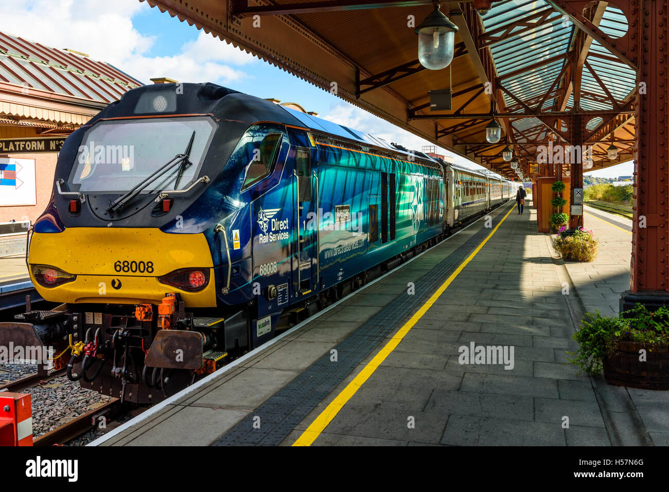 Diesel locomotive Avenger and Chiltern Railways train at Birmingham Moor Street Station Stock Photo