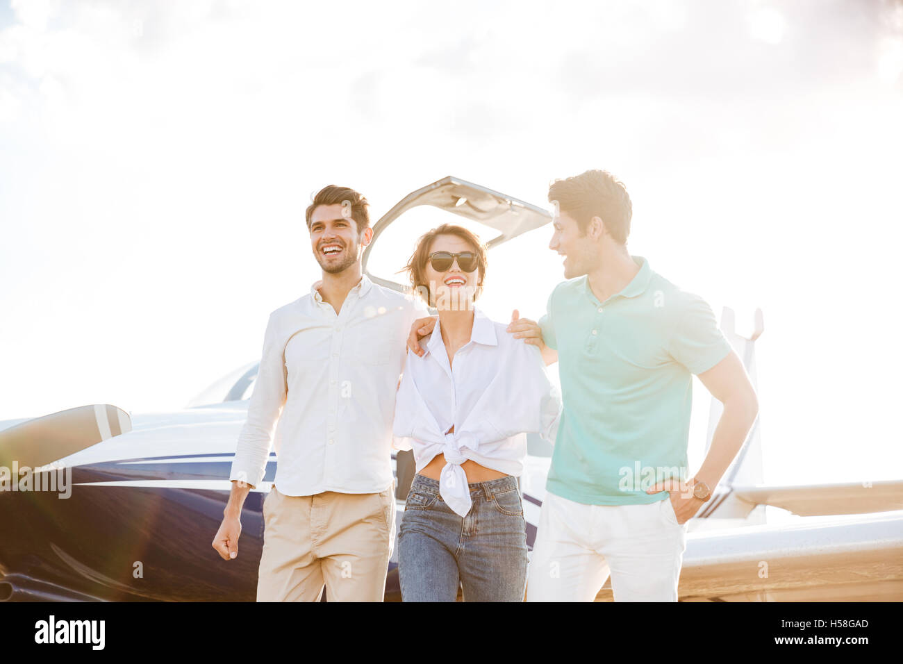 Happy plane passengers hi-res stock photography and images - Alamy