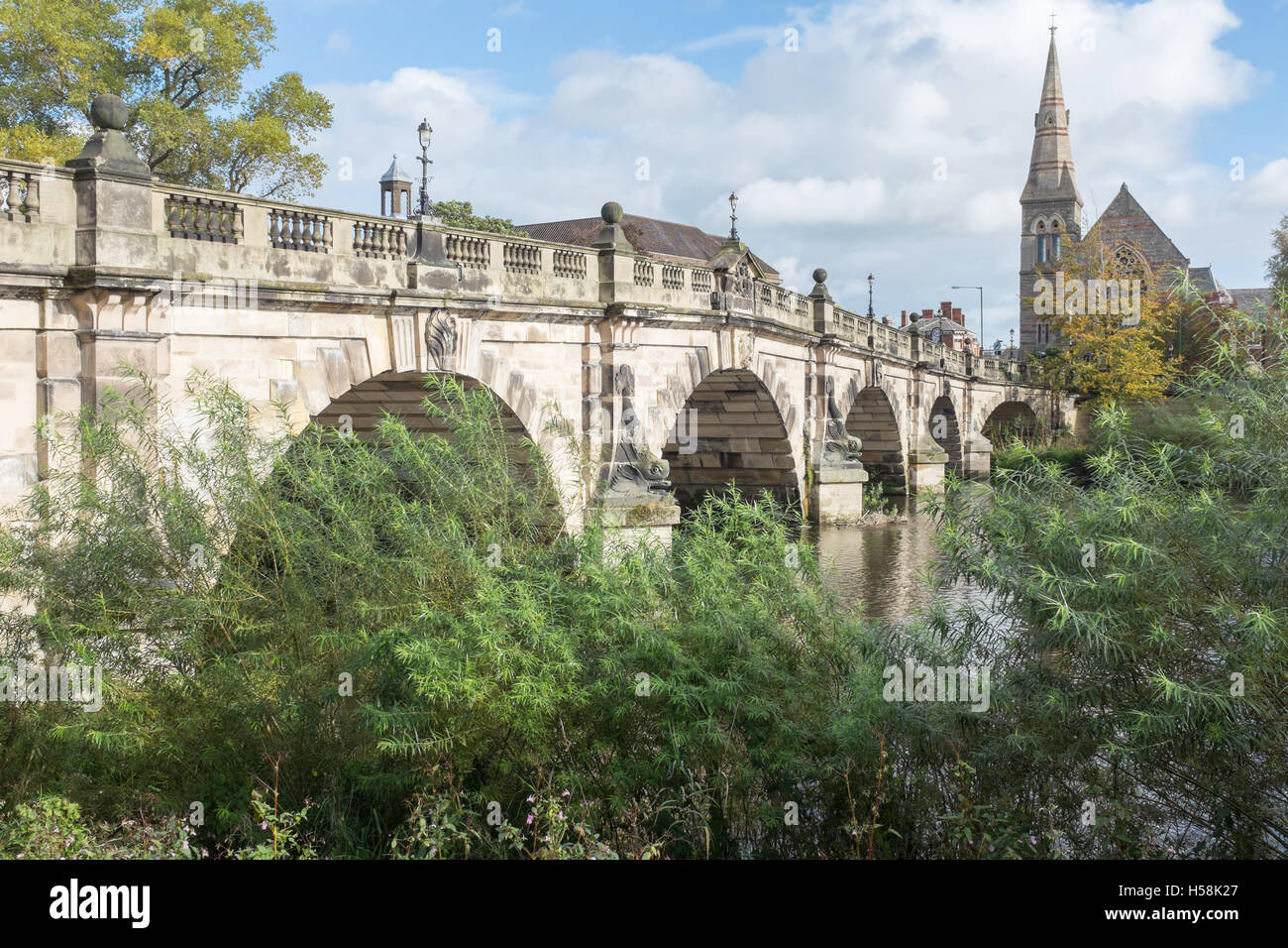 English river bridge hi-res stock photography and images - Alamy