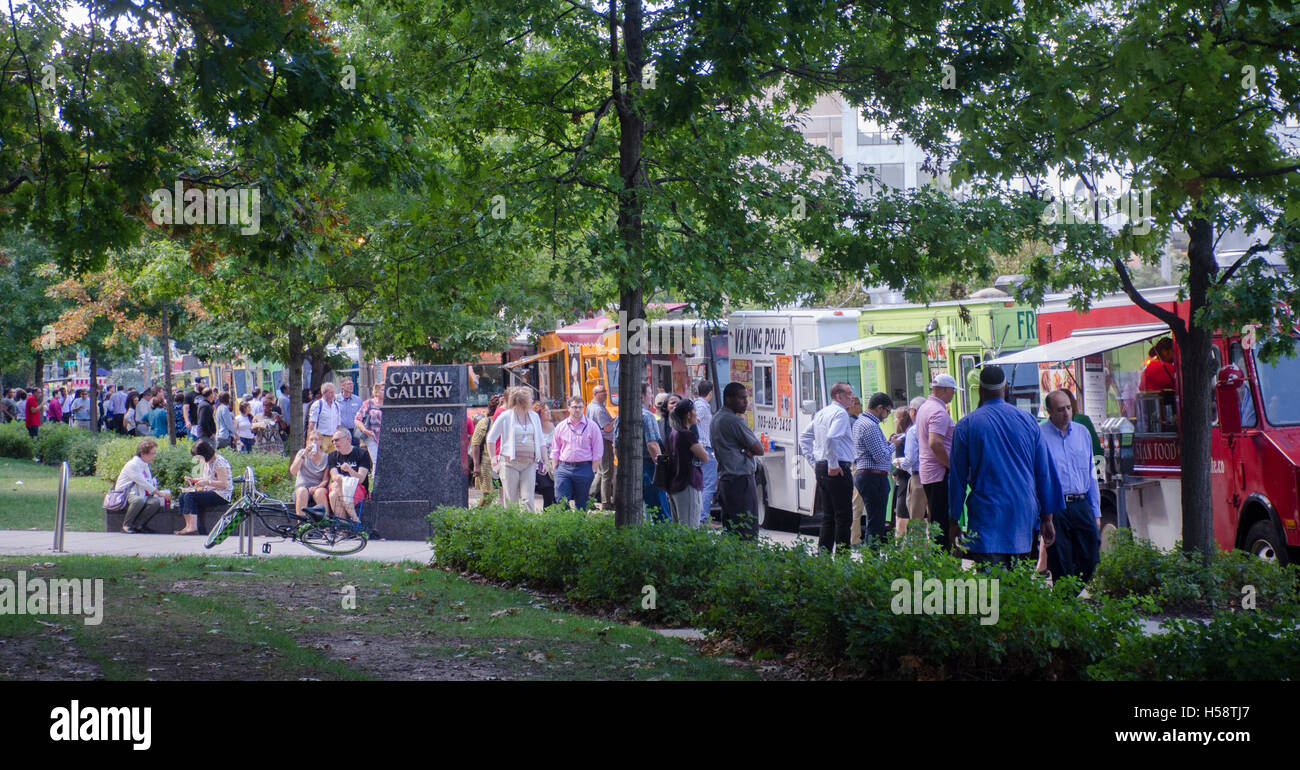 Food trucks hi-res stock photography and images - Alamy
