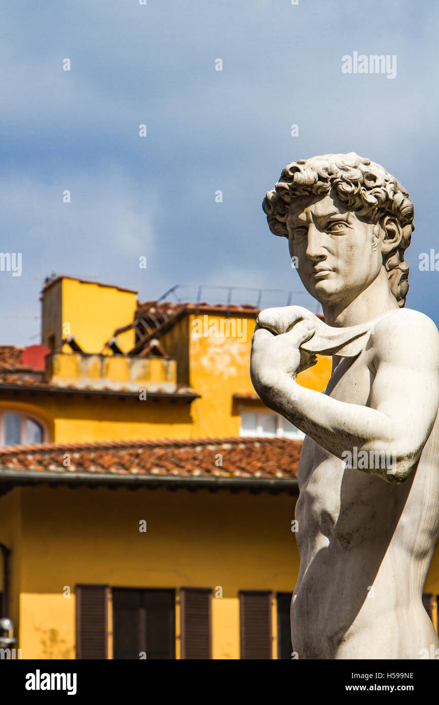 Reproduction of Michelangelo statue David in front of Palazzo Vecchio