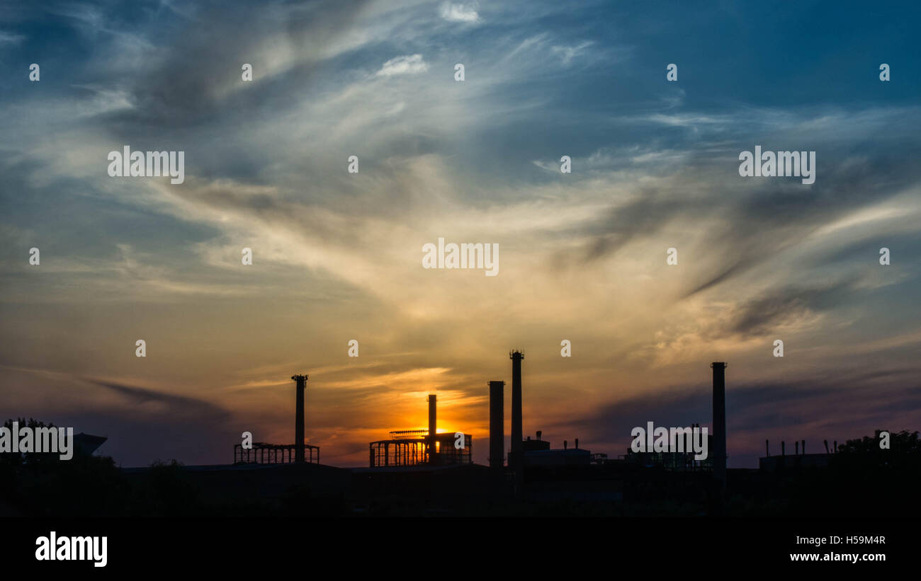 Industrial sunset hi-res stock photography and images - Alamy