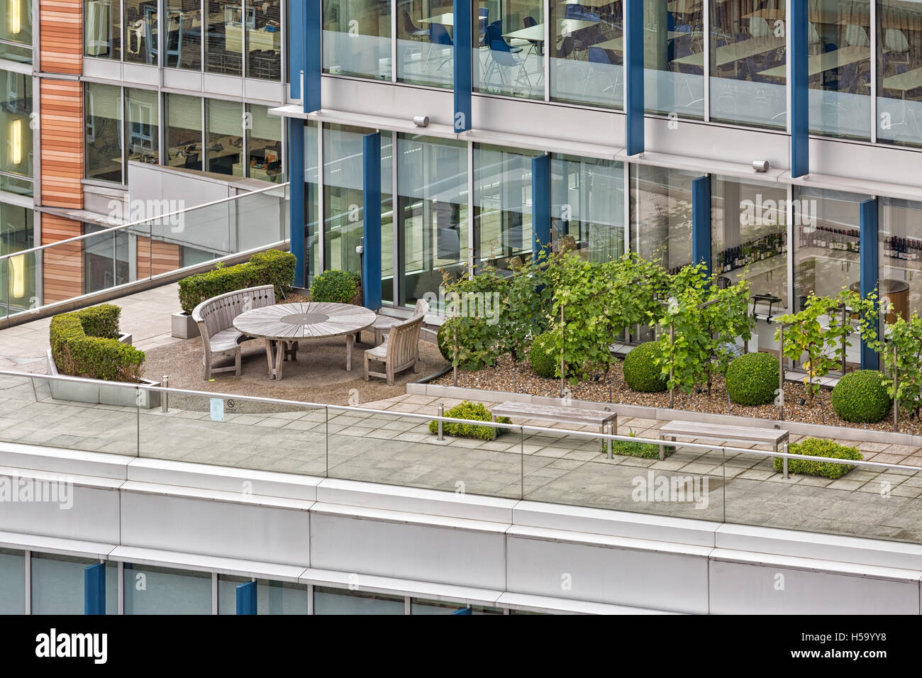 The view of roof terrace from the The Switch House at the Tate Modern Stock Photo