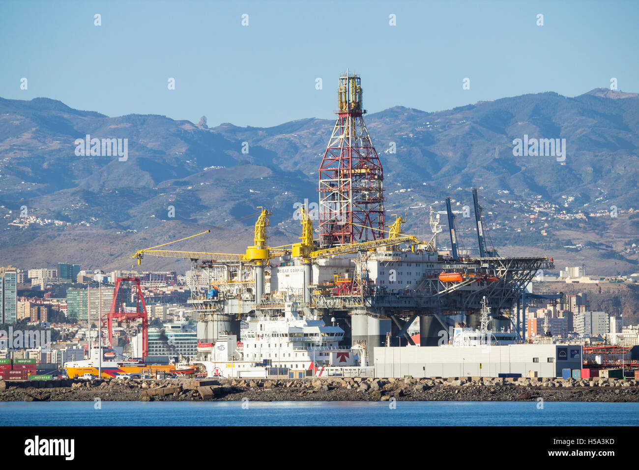Oil rigs in Las Palmas port (Puerto de La Luz) on Gran Canaria with city and mountain in background. Canary Islands, Spain. Stock Photo