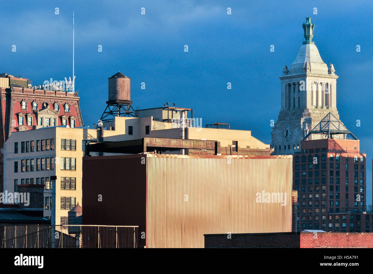 Rooftop Water Tank in New York City Stock Photo Alamy