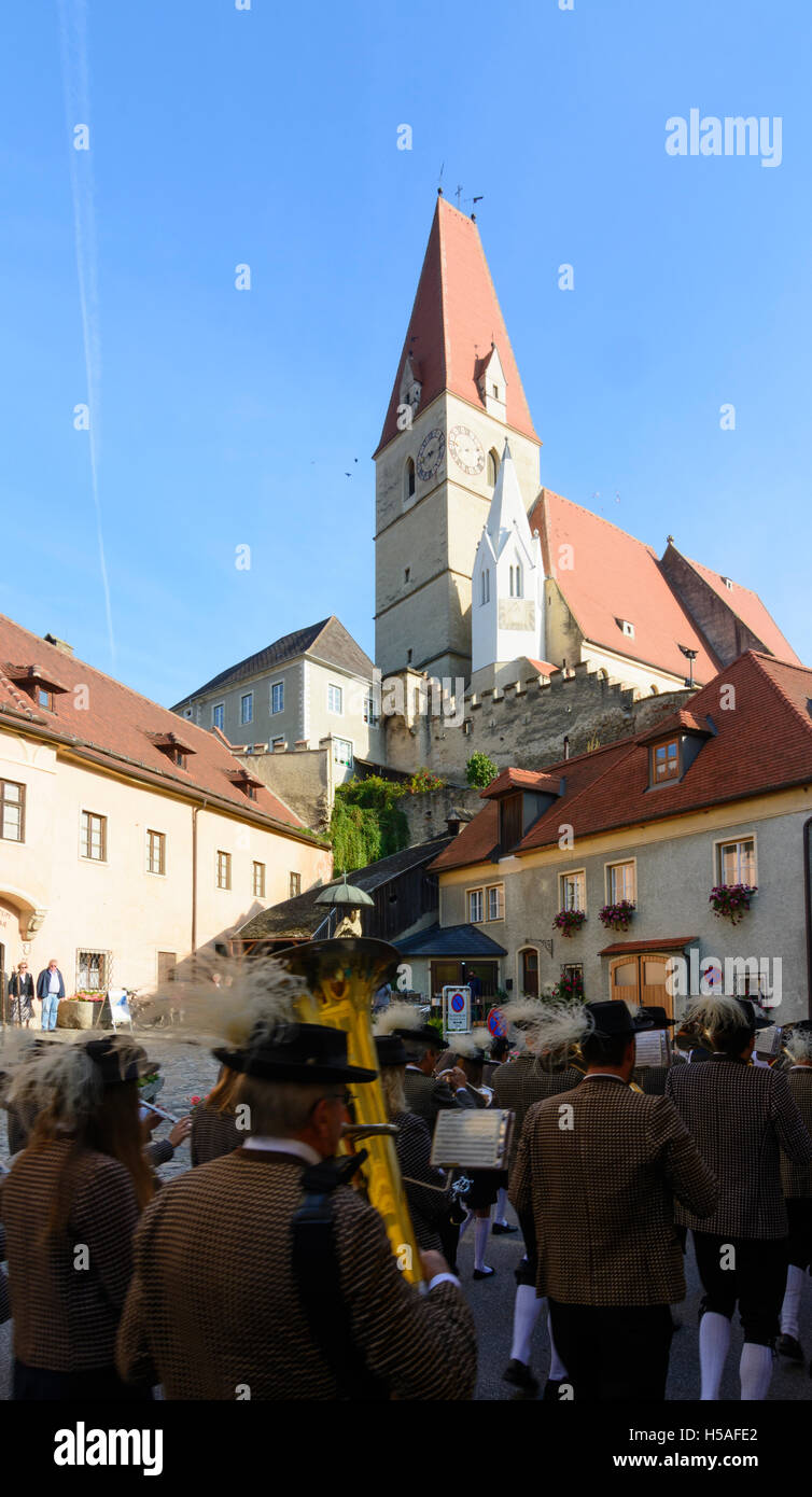 Weißenkirchen in der Wachau: Thanksgiving procession, church, Marktplatz (Market Square), band in traditional costume, men with Stock Photo