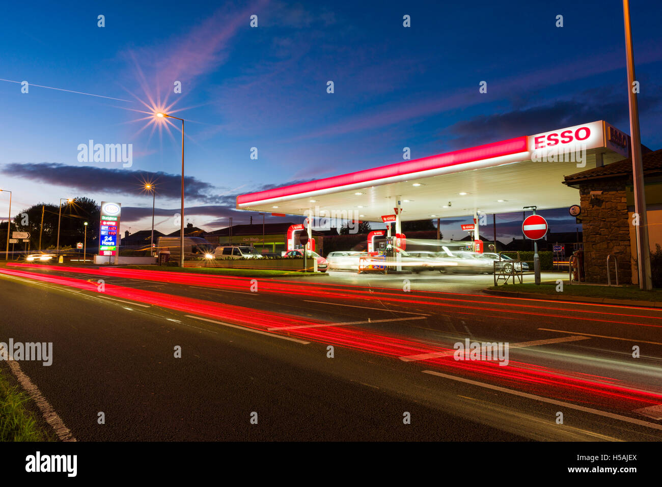 Petrol station uk filling up hires stock photography and images Alamy