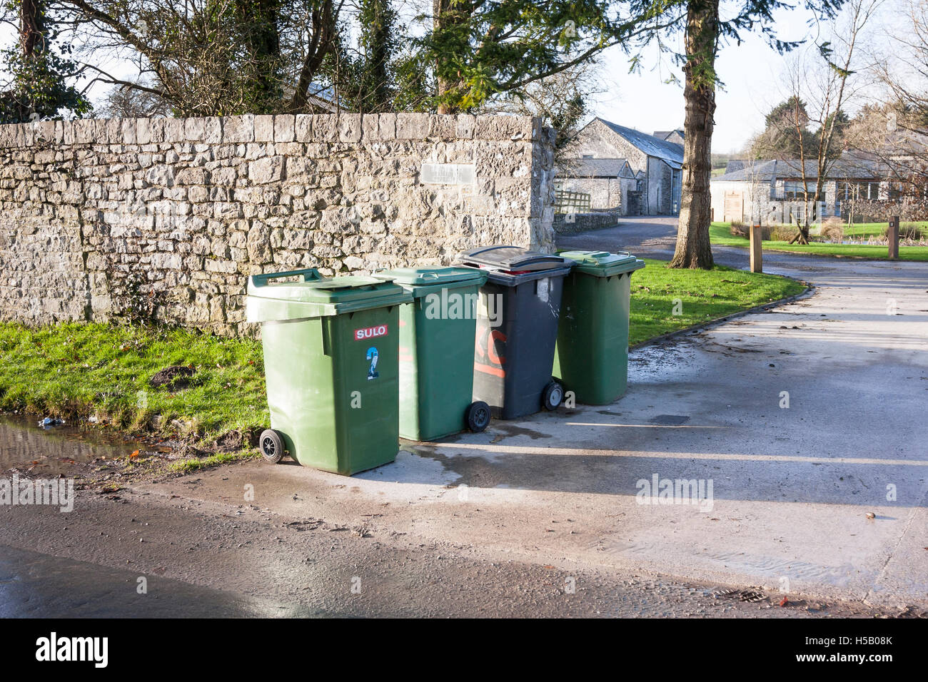 Refuse wheelie bins hi-res stock photography and images - Alamy