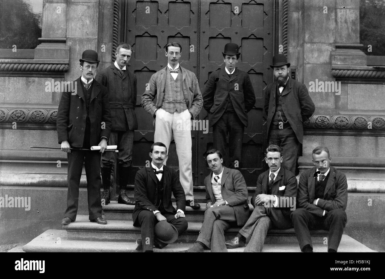 0 9 men in front of ornate door, Trinity College, Dublin Stock Photo