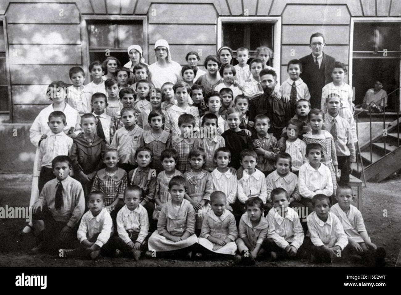 Naemah Beer-Hofmann with pogrom orphans at the Anitta Mueller Heim in Vienna, Austria Stock Photo
