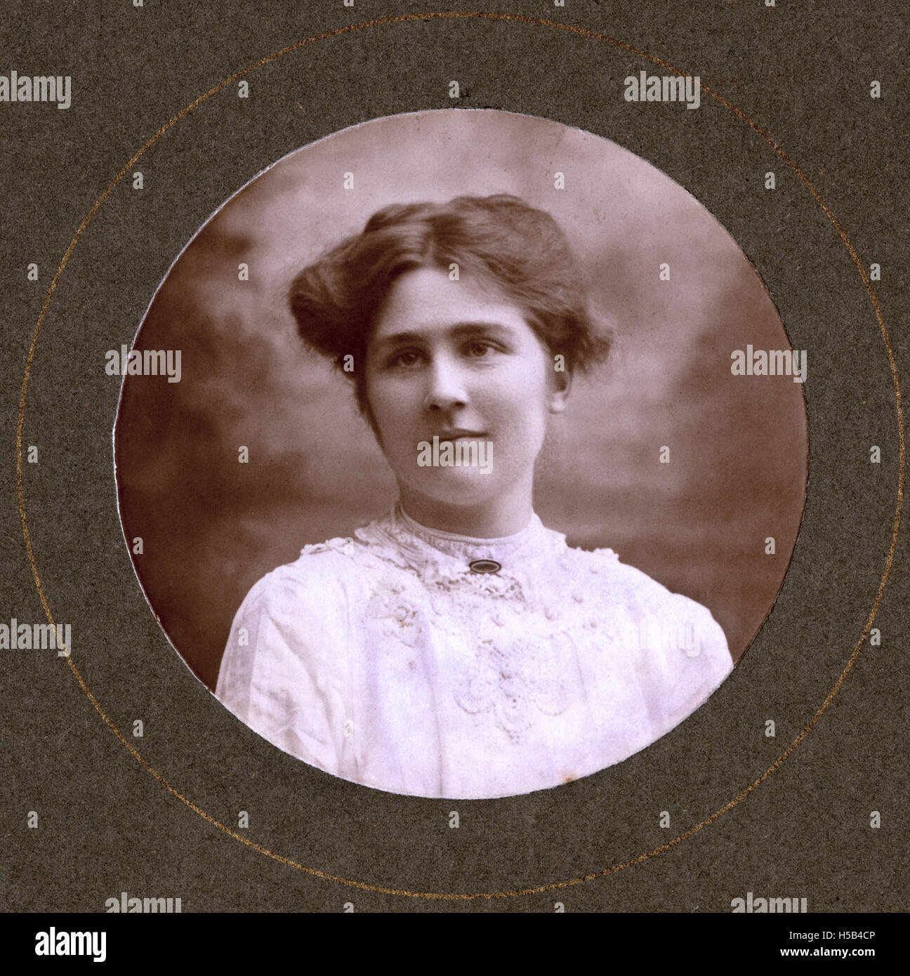 Studio portraits 1910s hi-res stock photography and images - Alamy