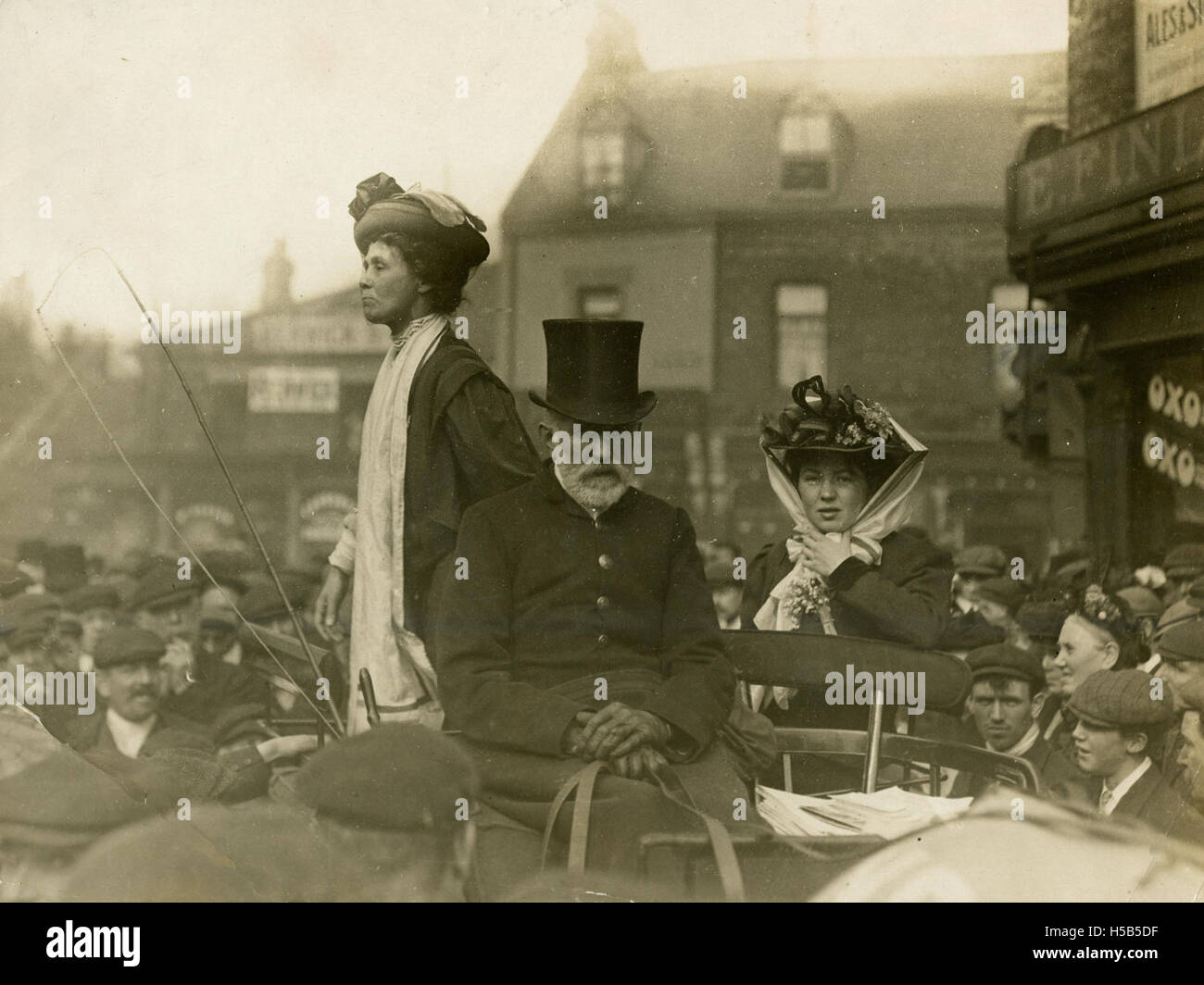 Emmeline Pankhurst speaking to a crowd, c.1910. Stock Photo