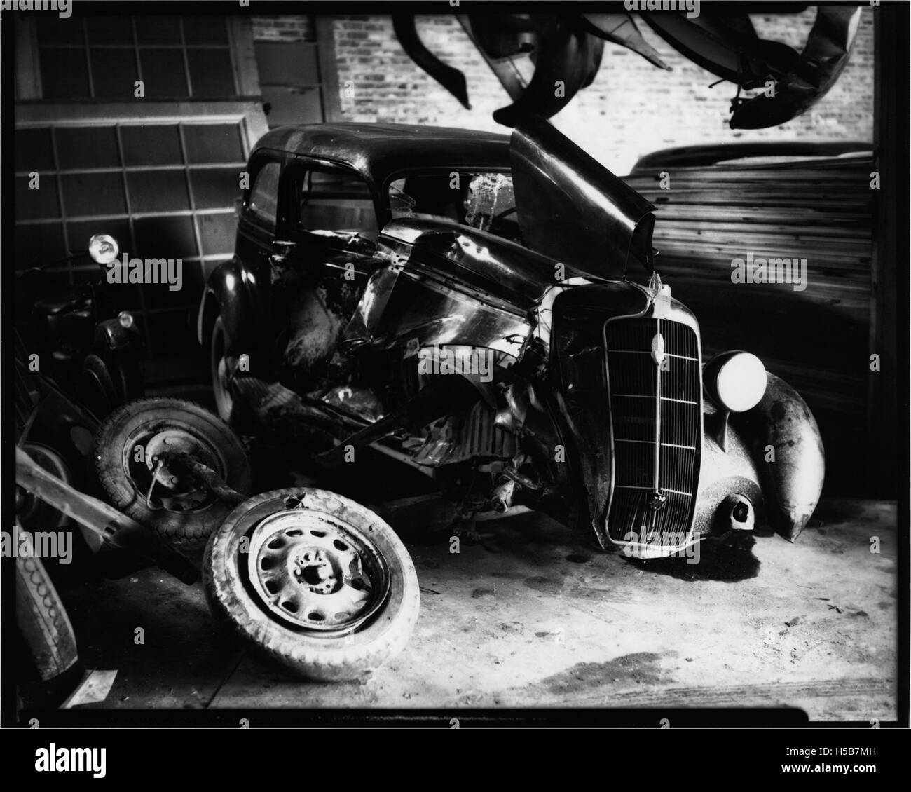 Old car crash Black and White Stock Photos & Images - Alamy
