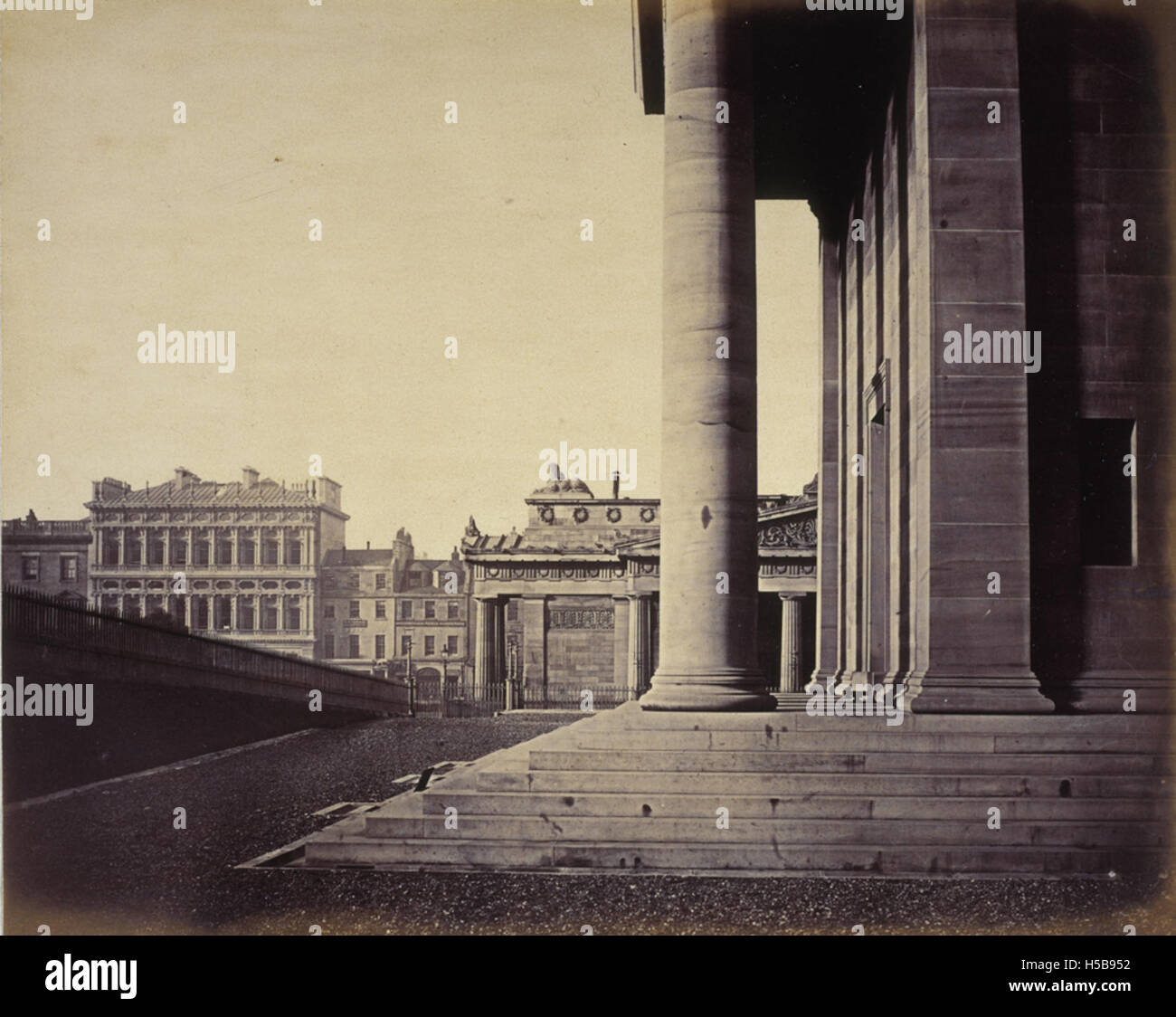 This refers to the National Gallery and the Royal Institution (Royal Scottish Academy) in Edinburgh, Scotland. The institutions are known for their art collections, exhibitions, and cultural contributions to Scottish and international art scenes. Stock Photo