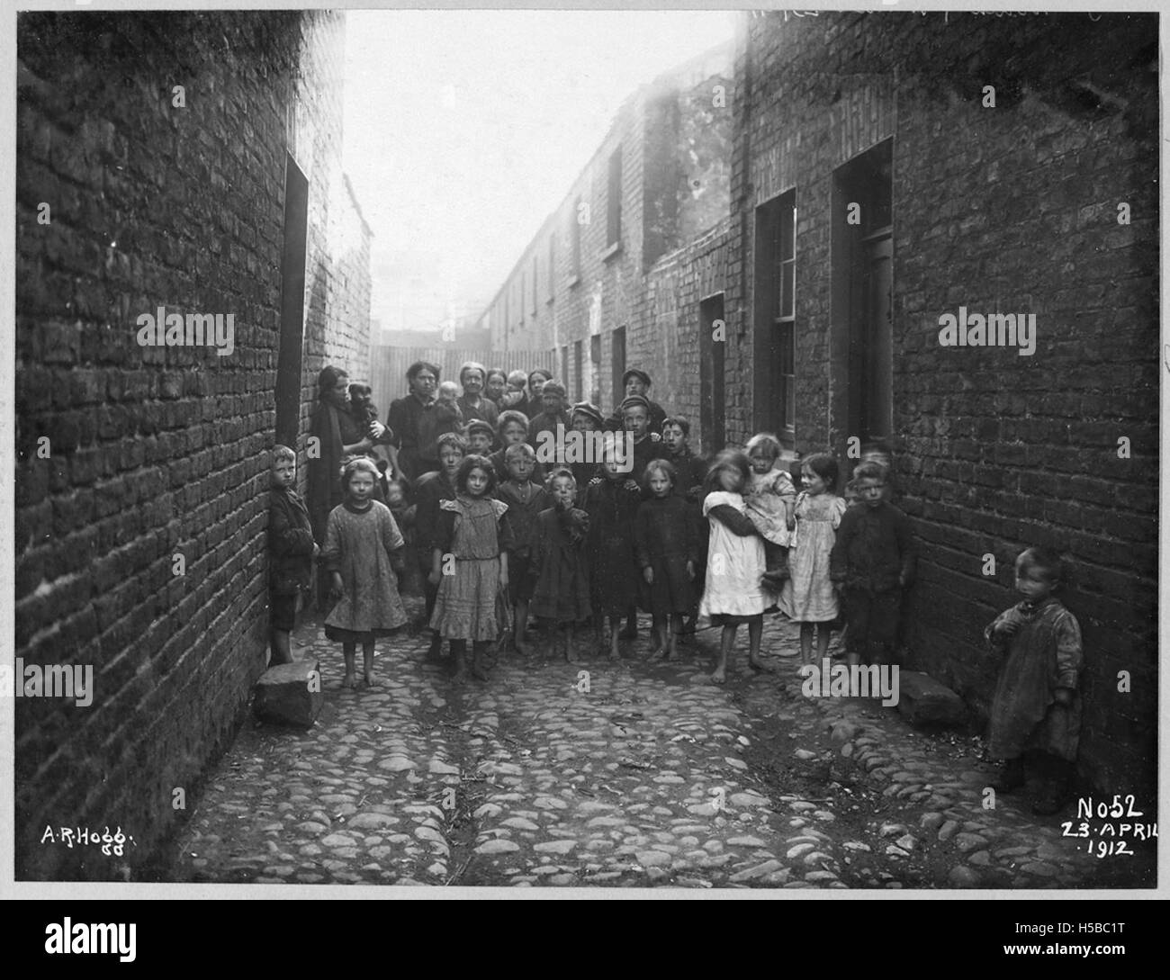 Boundary Street Area; Crozier's Row from Duffy's Place Stock Photo Alamy