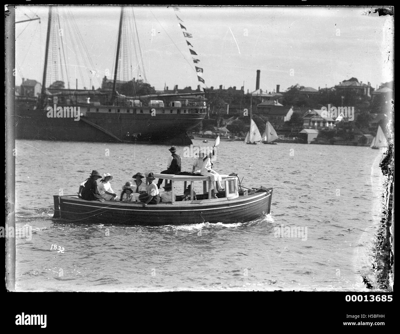 Motor launch carrying a group of spectators on Sydney Harbour Stock Photo Alamy
