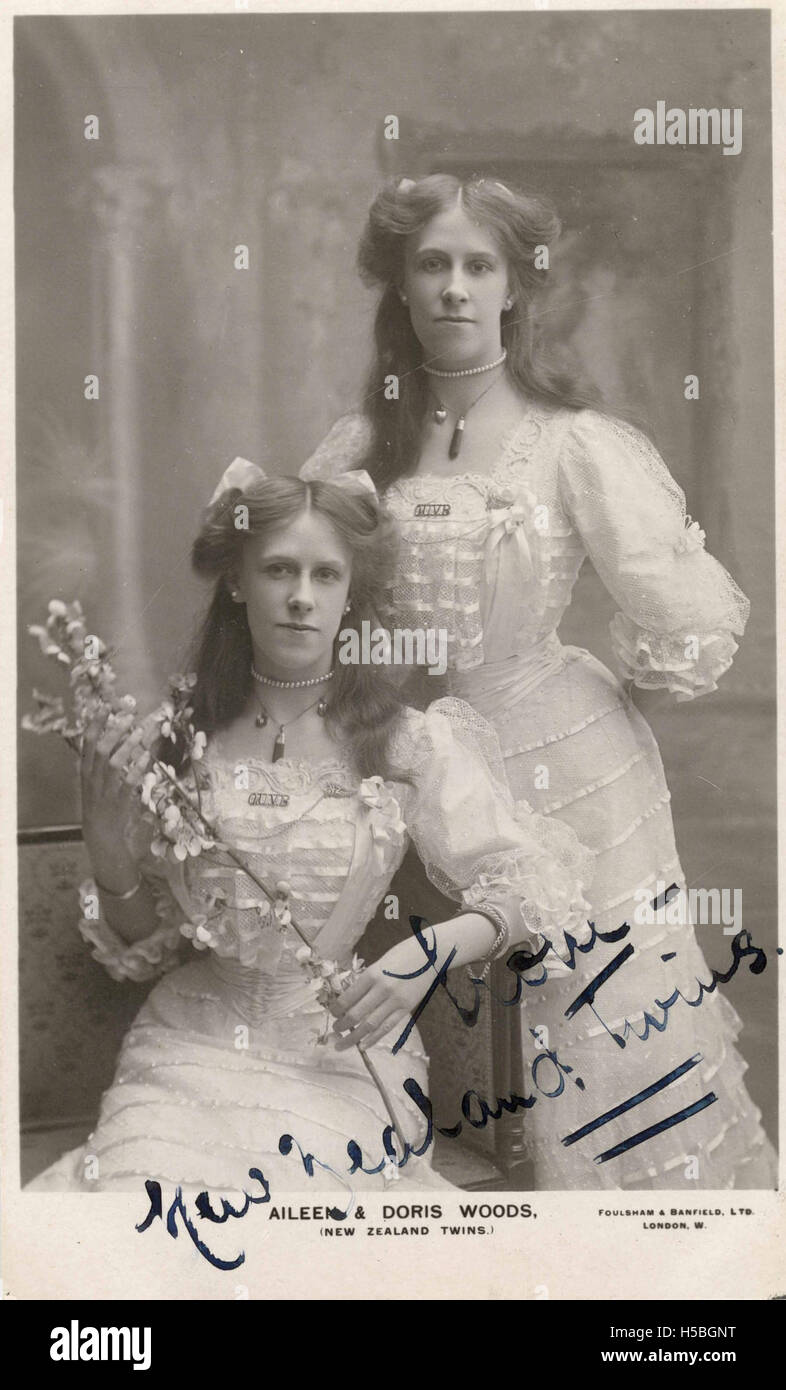 5 Photographic postcard of Aileen and Doris Woods, New Zealand Twins Stock Photo