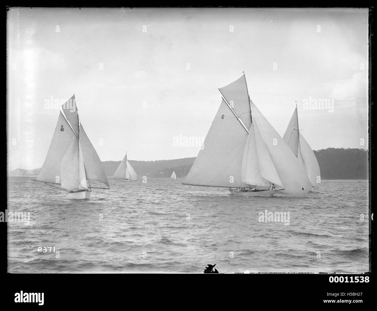 Sloops racing, probably at the Pittwater Regatta Stock Photo Alamy