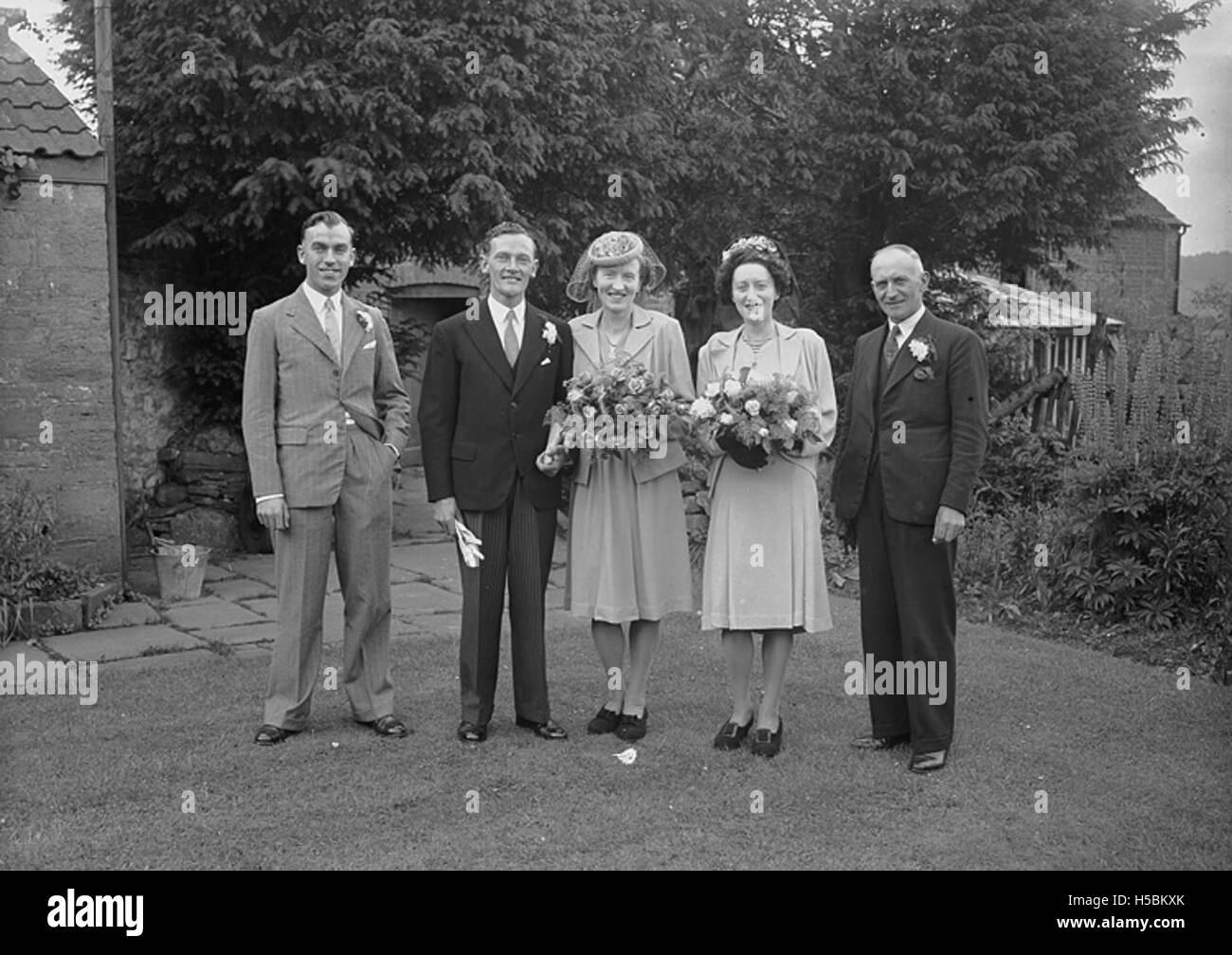 Vintage group wedding photo hi-res stock photography and images - Alamy