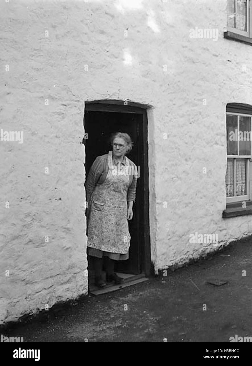 Drovers' Arms, Cefncoedycymer, and house threatened by new A465 Heads of the Valleys road Stock Photo