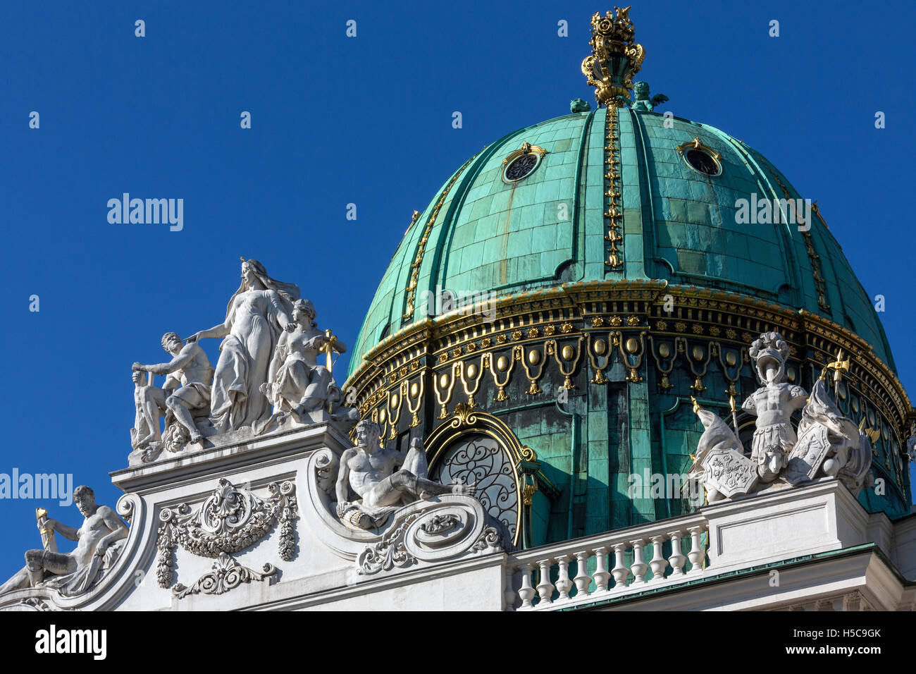 Detail on the roof of the Hofburg Palace in Vienna, Austria. The Hofburg Palace is the former imperial palace which forms the of Stock Photo