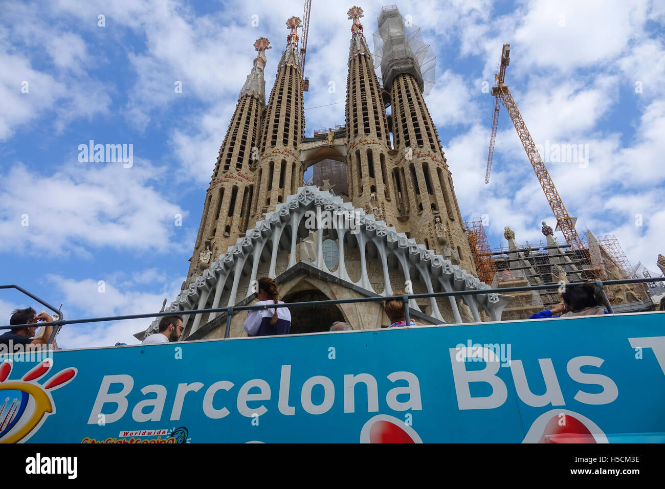 Sightseeing Bus stop Sagrada Familia Stock Photo - Alamy