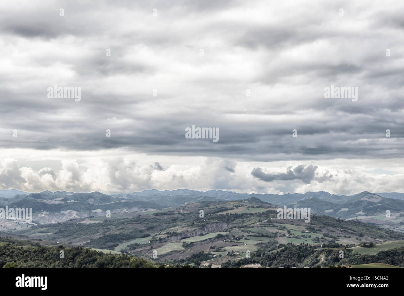 Cloudy landscape background hi-res stock photography and images - Alamy