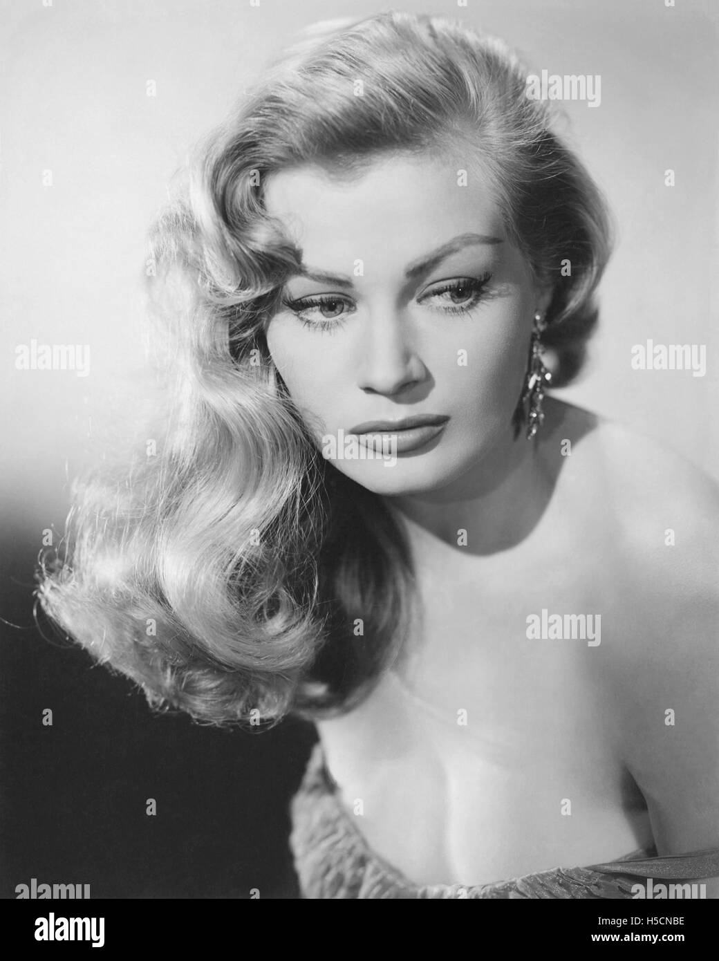 ANITA EKBERG (1931-2015) Swedish-Italian film actress about 1958 Stock Photo