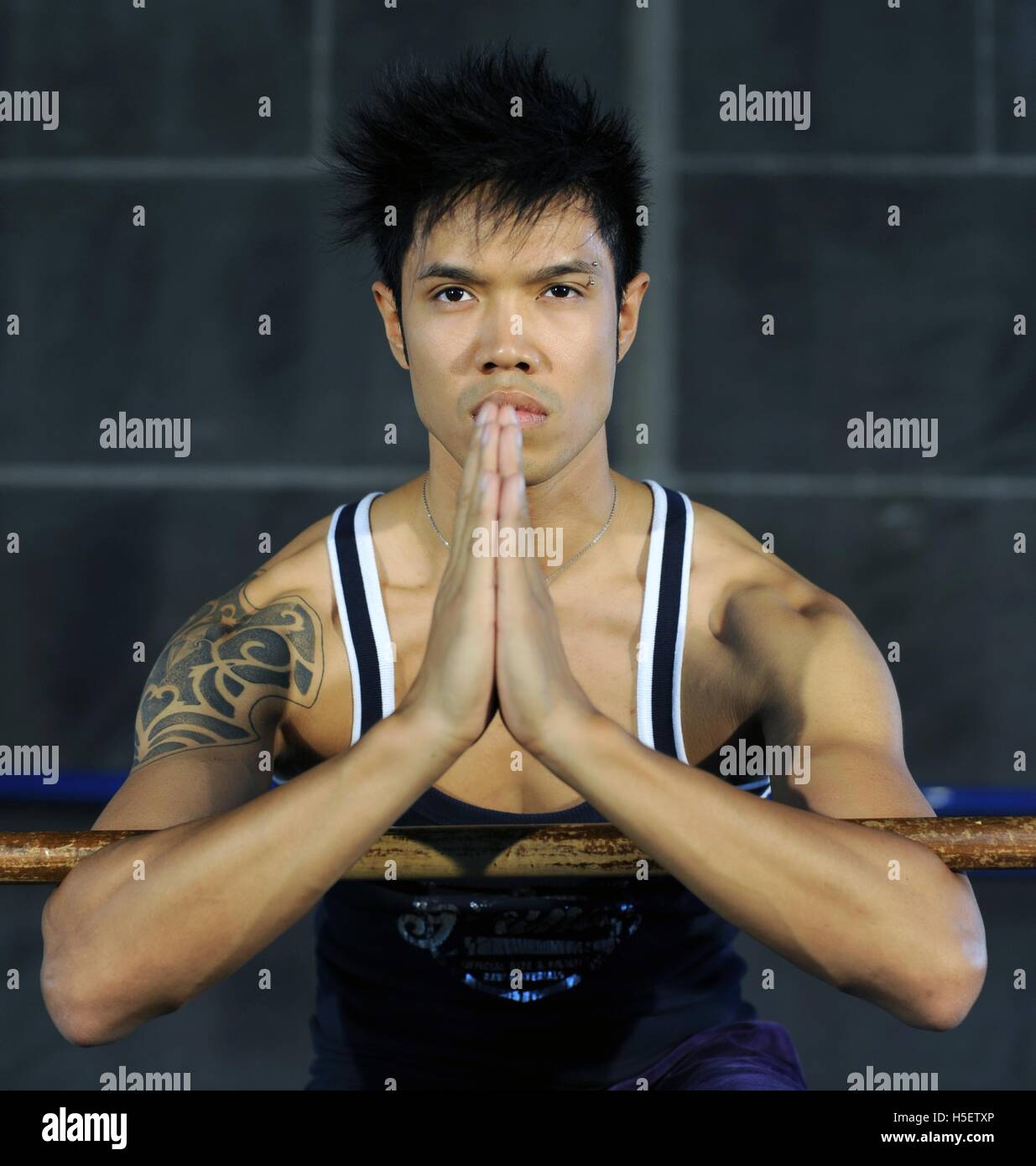 Kung fu stick fighter Stock Photo - Alamy