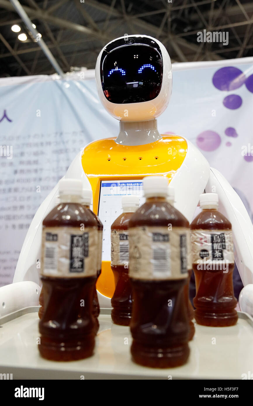 Tokyo, Japan. 20th October, 2016. A robot waiter offers drinks to visitors during the Japan Robot Week 2016 in Tokyo Big Sight on October 20, 2016, Tokyo, Japan. Japan Robot Week is a trade show focusing on service robots and the latest technologies and components. 7th Robot Award ceremony and exhibitions will be held at the event which runs from October 19-21. Credit:  Rodrigo Reyes Marin/AFLO/Alamy Live News Stock Photo