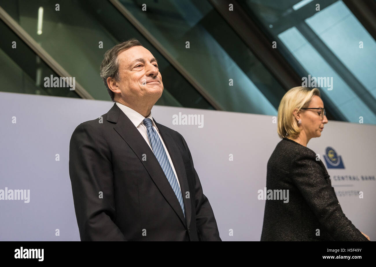 Frankfurt Germany 20th October 2016 Ezb President Mario Draghi Stock Photo Alamy
