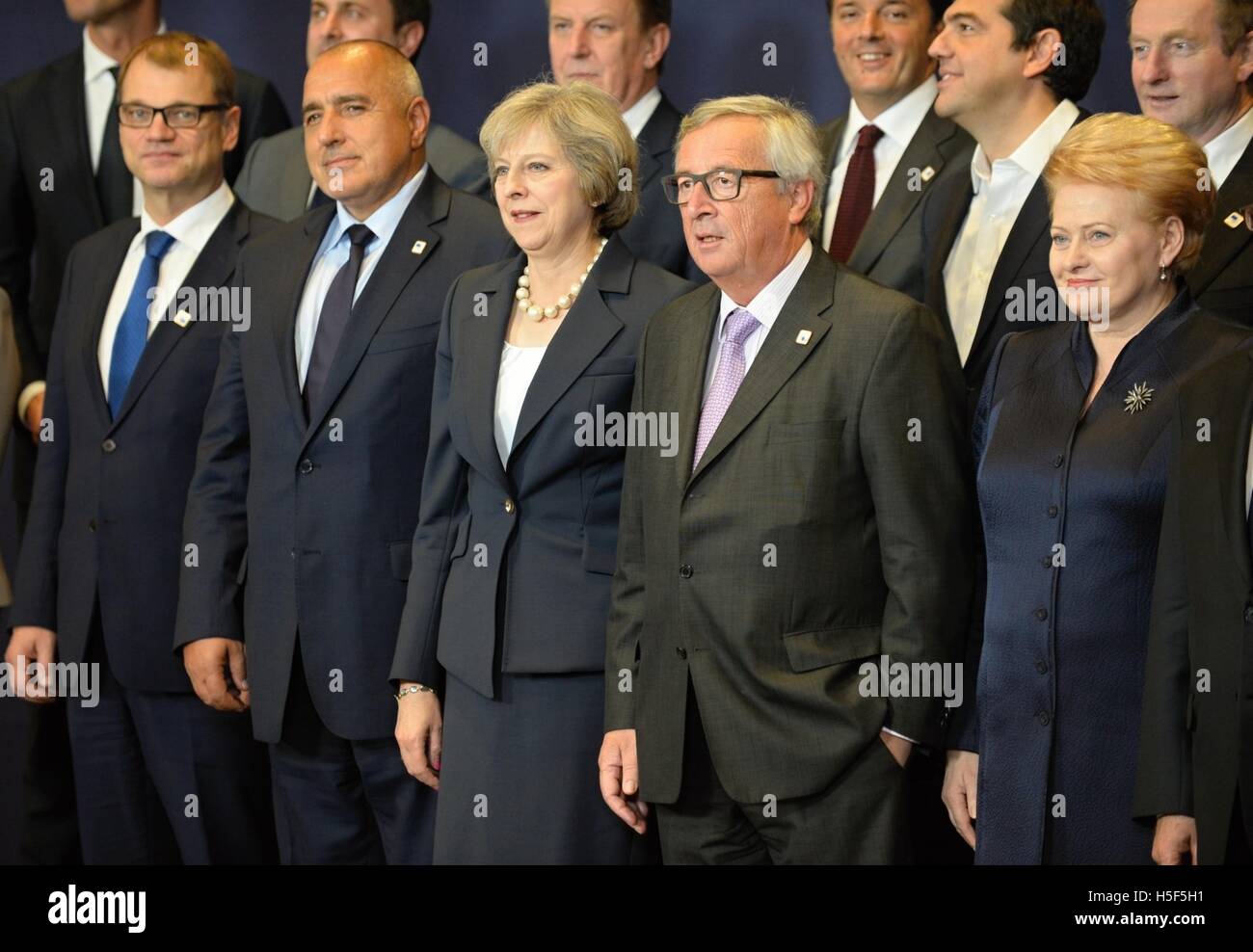 Brussels, Belgium. 20th Oct, 2016. British Prime Minister Theresa May (3rd left), European Commission President Luxembourg Jean-Claude Juncker (2nd right) pose for family photo during the EU summit of prime ministers in Brussels, Belgium, October 20, 2016. Credit:  Jakub Dospiva/CTK Photo/Alamy Live News Stock Photo