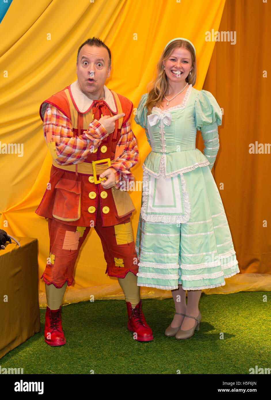 Kev Orkian Idle Jack Hannah Ponting Alice Fitzwarren Press Call For This Years Purrr Fect Family Pantomime Dick Whittington At Milton Keynes Theatre Kev Orkian Idle Jack Hannah Ponting Alice Fitzwarren Press Call For This Years Purrr Fect Family Pantomime Dick Whittington At Milton Keynes Theatre