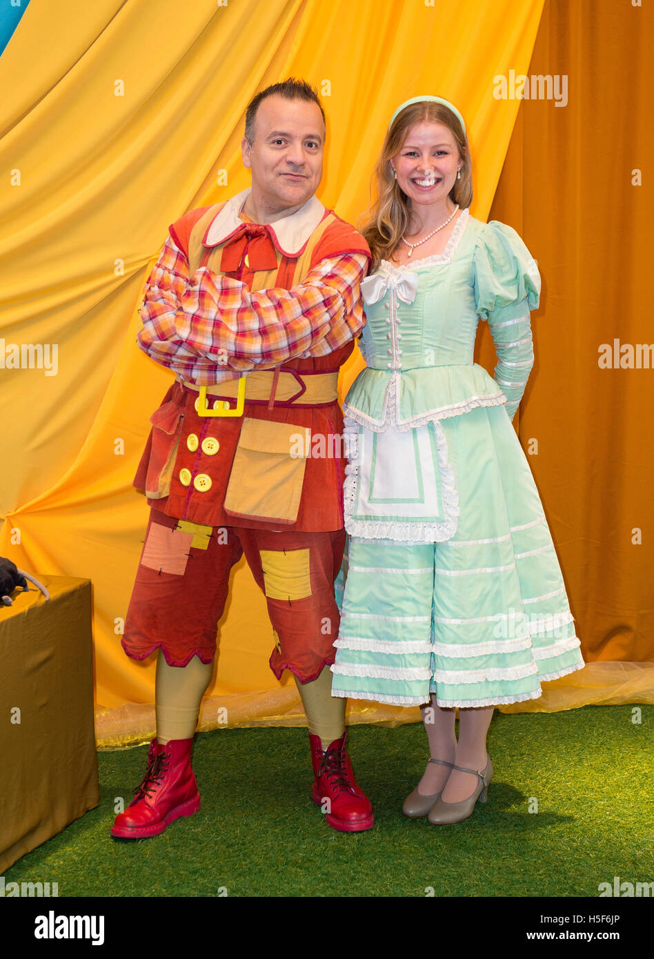 Kev Orkian Idle Jack Hannah Ponting Alice Fitzwarren Press Call For This Years Purrr Fect Family Pantomime Dick Whittington At Milton Keynes Theatre Kev Orkian Idle Jack Hannah Ponting Alice Fitzwarren Press Call For This Years Purrr Fect Family Pantomime Dick Whittington At Milton Keynes Theatre