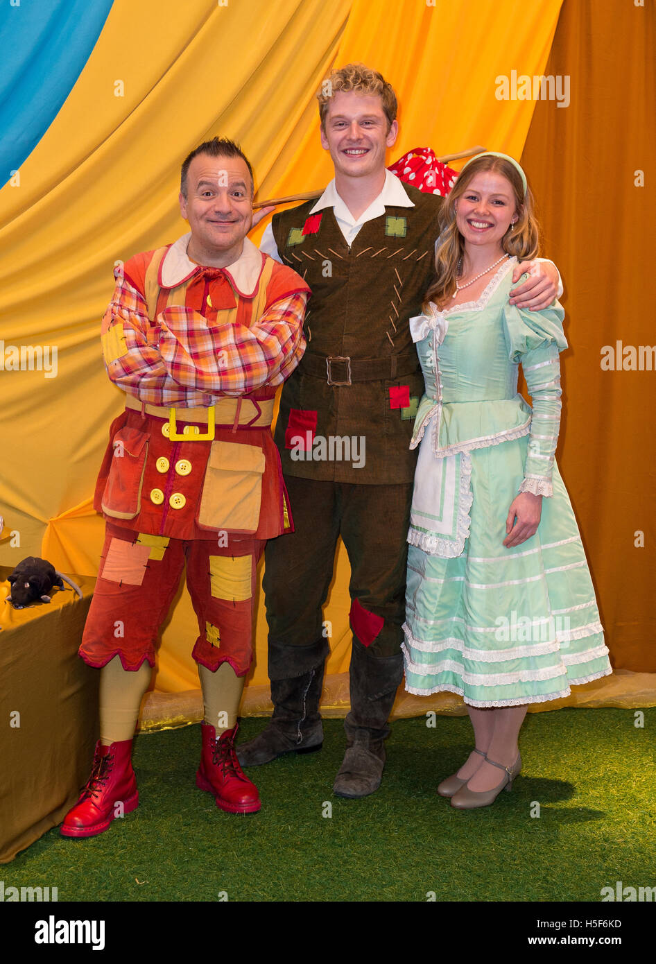 Kev Orkian Idle Jack Chris Jenkins Dick Whittington Hannah Ponting Alice Fitzwarren Press Call For This Years Purrr Fect Family Pantomime Dick Kev Orkian Idle Jack Chris Jenkins Dick Whittington Hannah Ponting Alice Fitzwarren Press Call For This Years Purrr Fect Family Pantomime Dick
