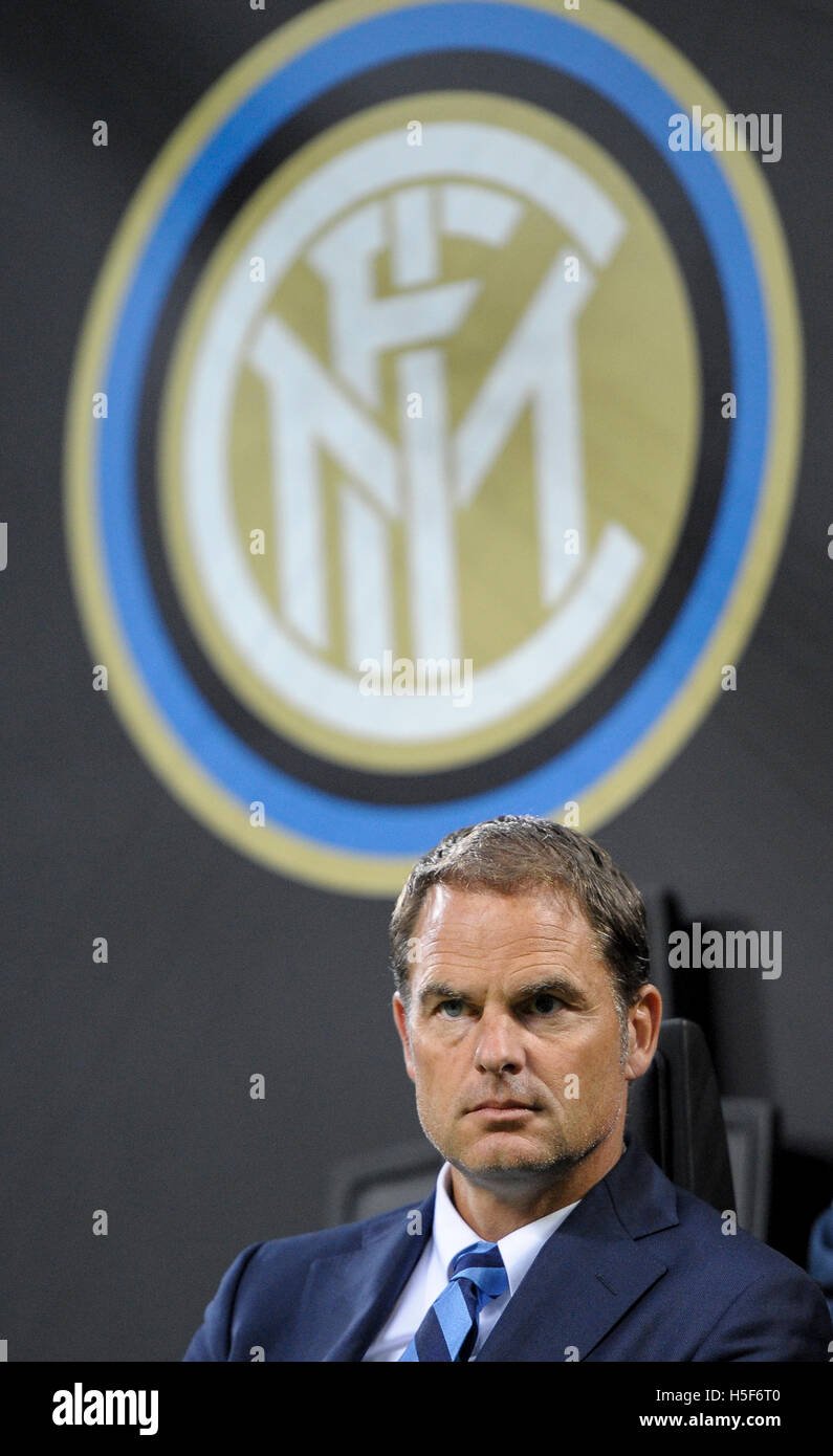 Milan, Italy. 20th October, 2016. Giuseppe Meazza stadium Milan, Italy. 20th October, 2016. Frank de Boer looks on during the Uefa Europa League football match between FC Internazionale and Southampton FC. Credit:  Nicolò Campo/Alamy Live News Stock Photo