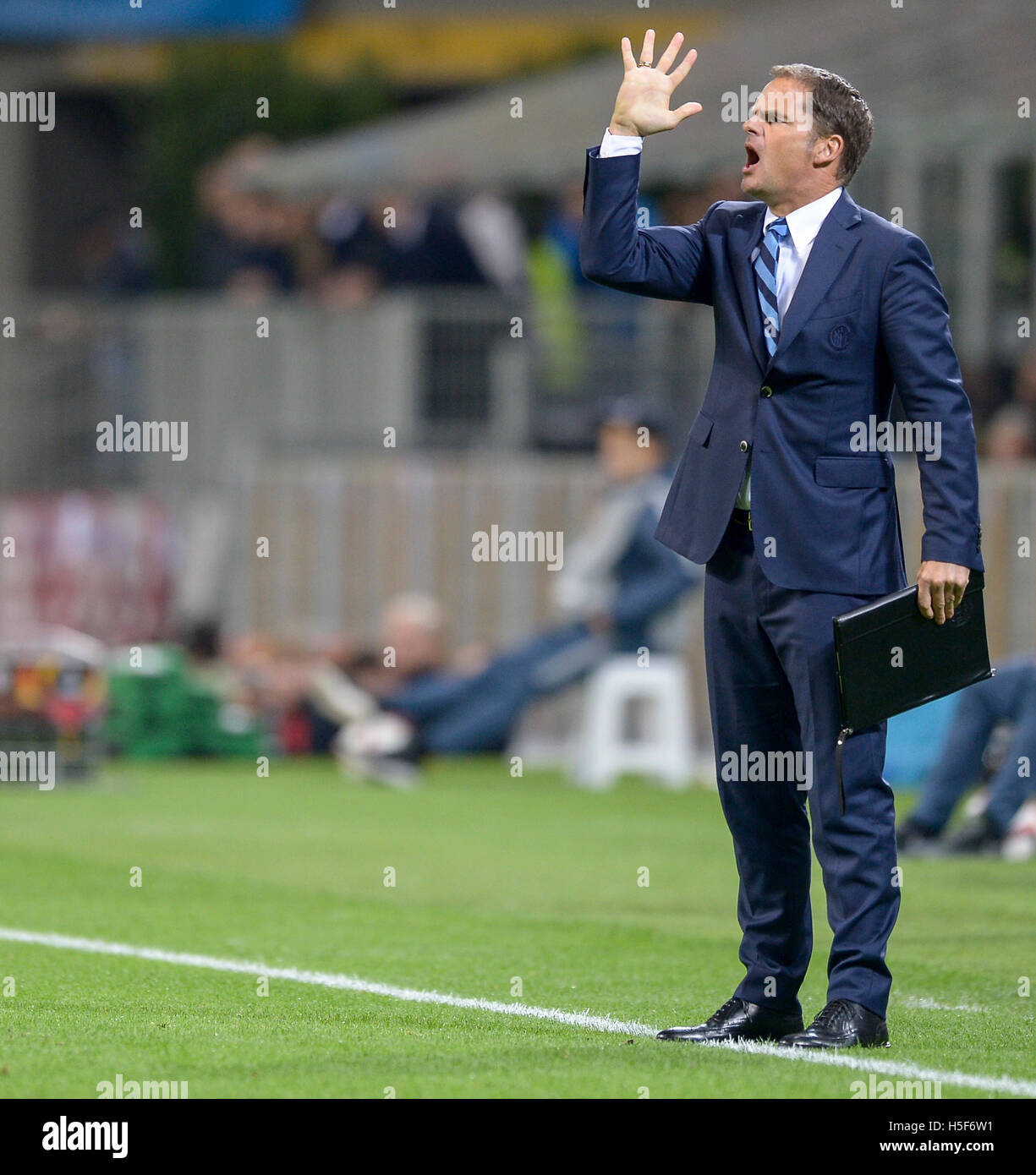 Milan, Italy. 20th October, 2016. Giuseppe Meazza stadium Milan, Italy. 20th October, 2016. Frank de Boer gestures during the Uefa Europa League football match between FC Internazionale and Southampton FC. Credit:  Nicolò Campo/Alamy Live News Stock Photo