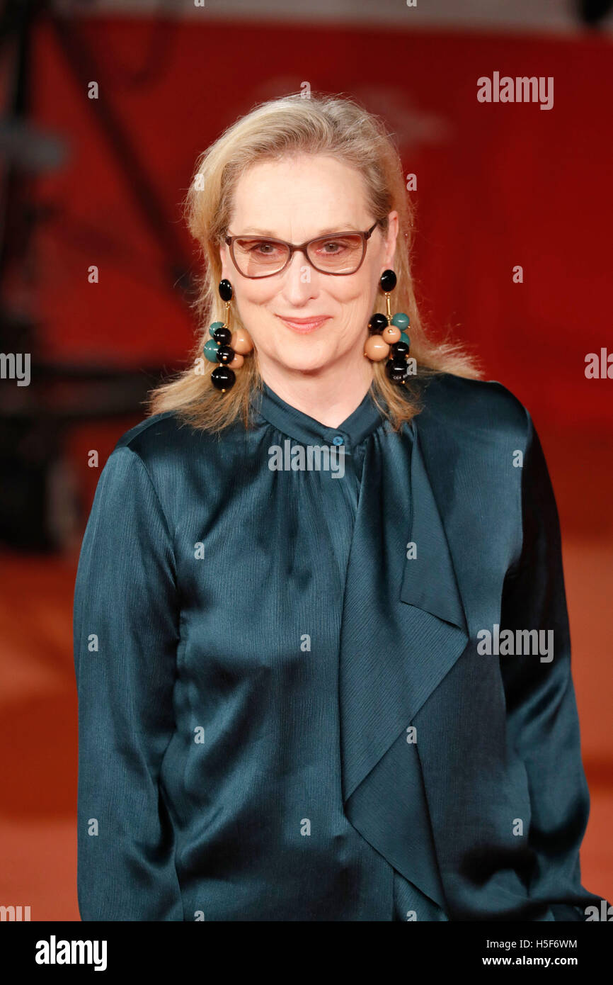 Rome, Italy. 20th October, 2016. Meryl Streep attends the red carpet of Florence Foster Jerkins at Rome Film Fest 2016 Credit:  Fulvio Dalfelli/Alamy Live News Stock Photo