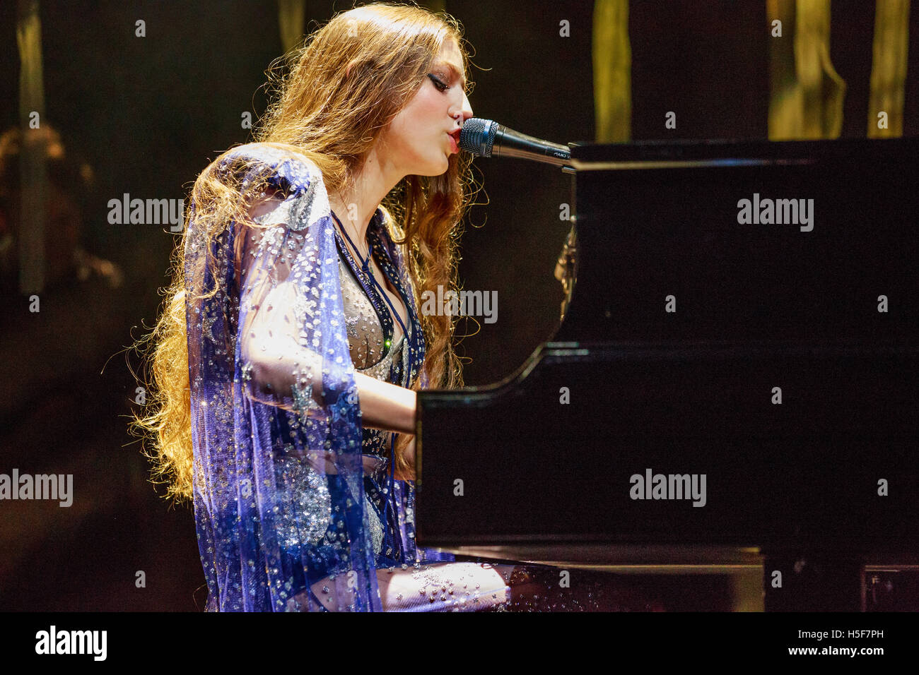Eventim Apollo, Hammersmith, London, UK, 20th October 2016, Birdy at