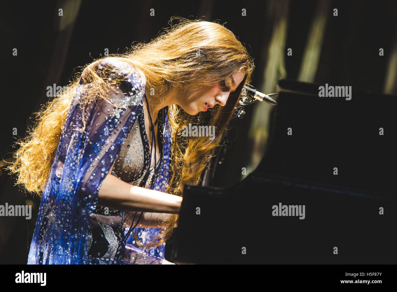 London, UK. 20th October, 2016. October 20, 2016 - English musician/singer/songwriter, Jasmine Lucilla Elizabeth Jennifer van den Bogaerde, better known by her stage name Birdy, performs at the Hammersmith Apollo, London, 2016 Credit:  Myles Wright/ZUMA Wire/Alamy Live News Stock Photo