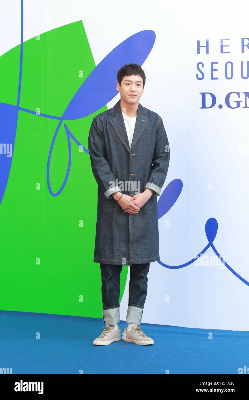 Seoul Korea th Oct 16 Jung Gigo Sang Cheol Lee San E And Kwak Si Yang Attend Seoul Fashion Week In Seoul Korea On th October 16 China And Korea Rights Out C Topphoto Alamy Live